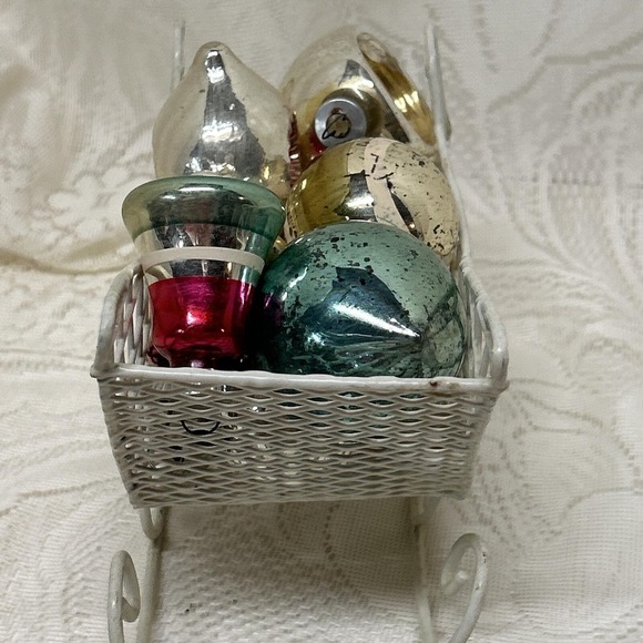 Vintage Christmas Sleigh Coated Wire Filled With Vintage Glass Ornaments - Picture 5 of 8